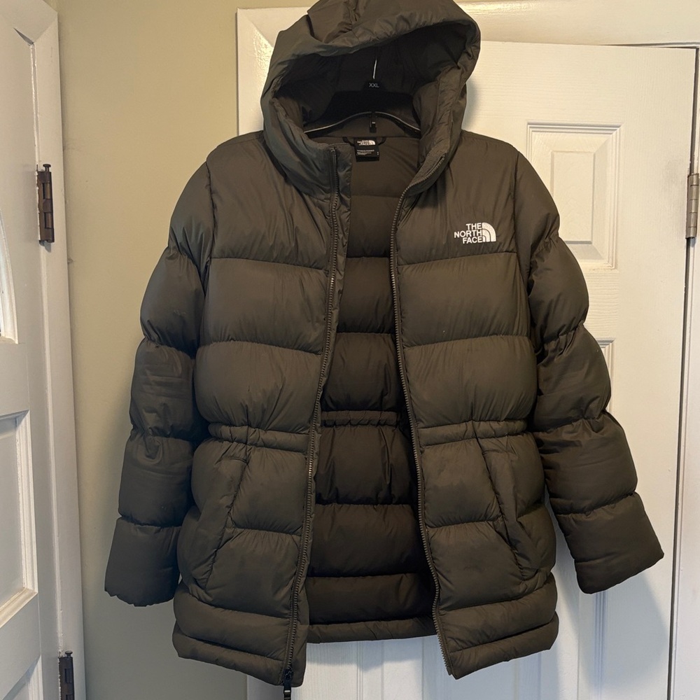 The North Face Hooded Puffer Jacket in Dark Green